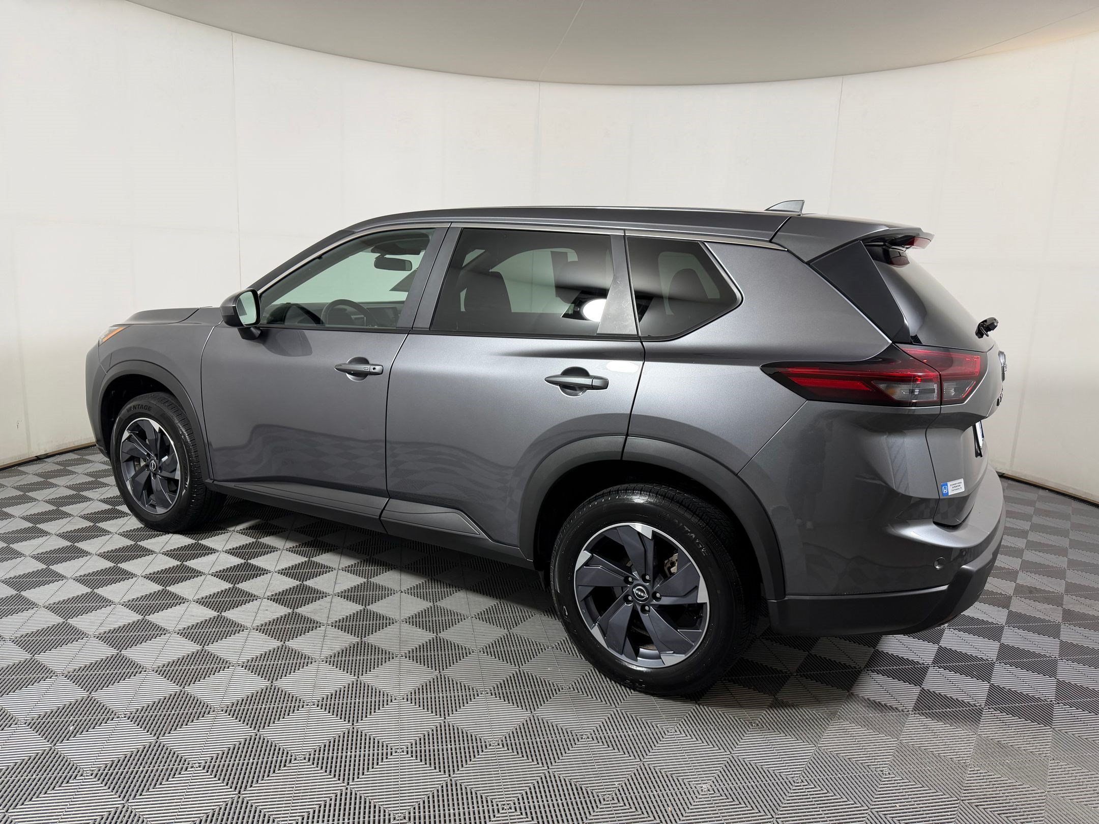 Used 2025 Nissan Rogue SV FWD image 22