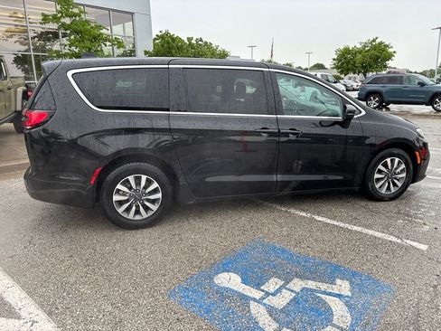 Used 2023 Chrysler Pacifica Touring-L FWD image 27