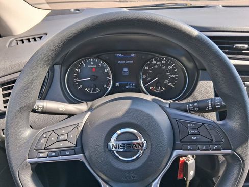 Used 2020 Nissan Rogue Sport S image 11