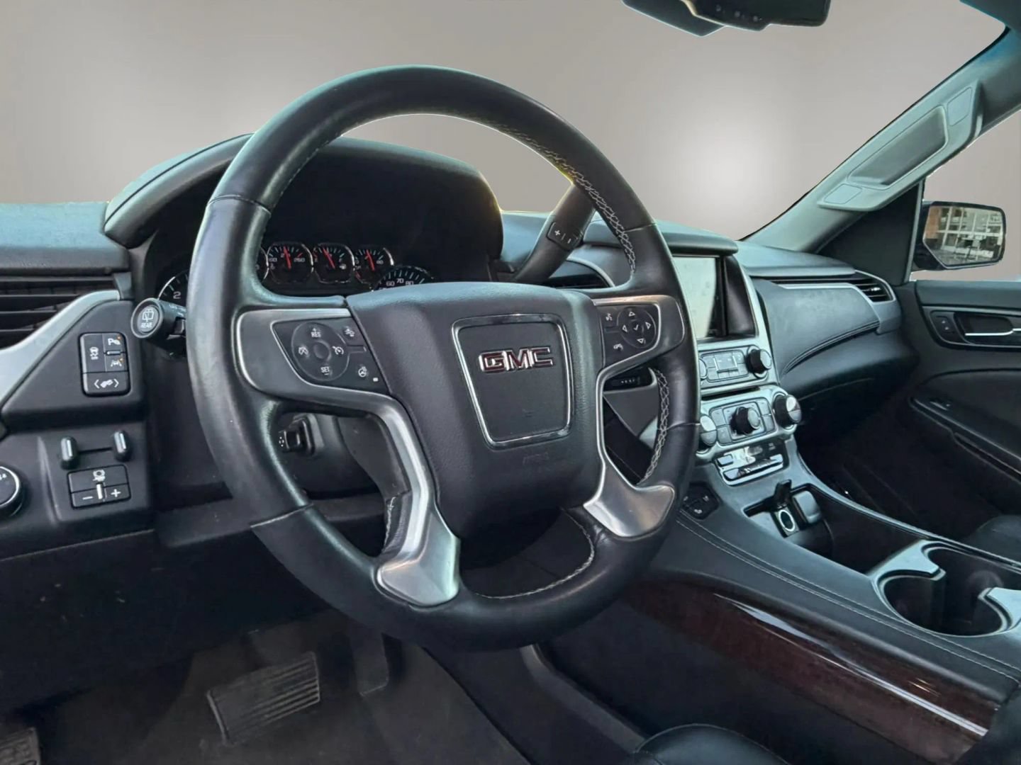 Used 2017 GMC Yukon XL SLT w/ Open Road Package AWD/4WD image 9