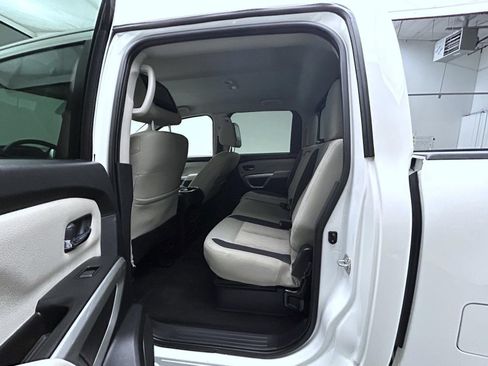 Used 2021 Nissan Titan SV w/ SV Convenience Package AWD/4WD image 19