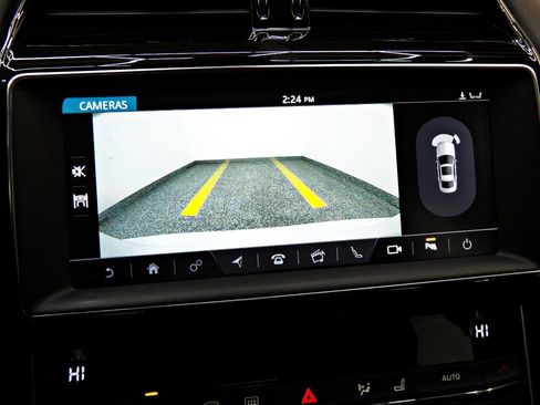 Used 2019 Jaguar XE Premium image 16