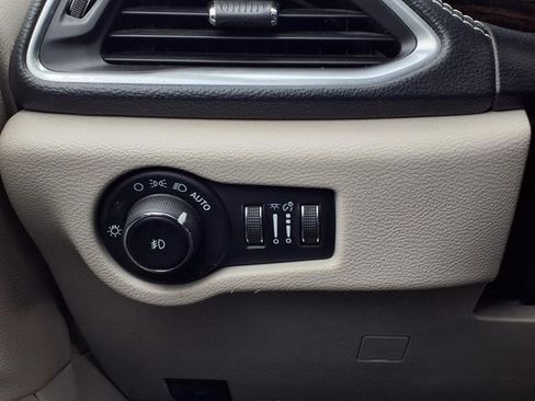 Used 2024 Chrysler Pacifica Limited image 19