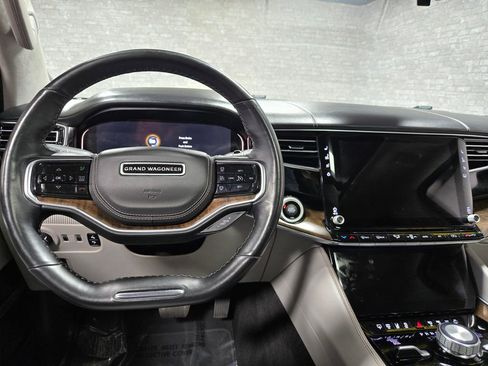 Used 2022 Jeep Grand Wagoneer Series II w/ Premium Group II AWD/4WD image 17