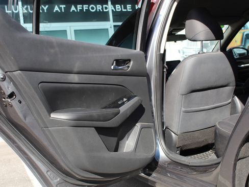 Used 2021 Nissan Altima 2.5 SV FWD image 15