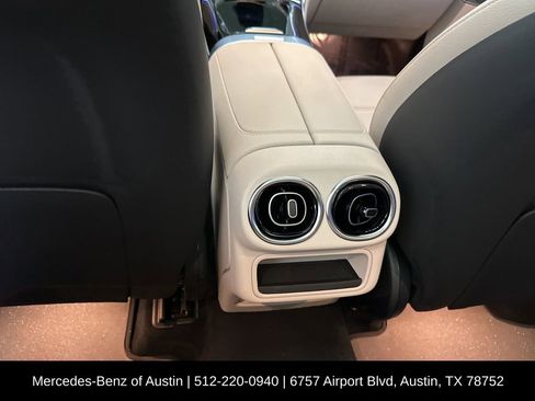 Used 2025 Mercedes-Benz GLC 300 image 23