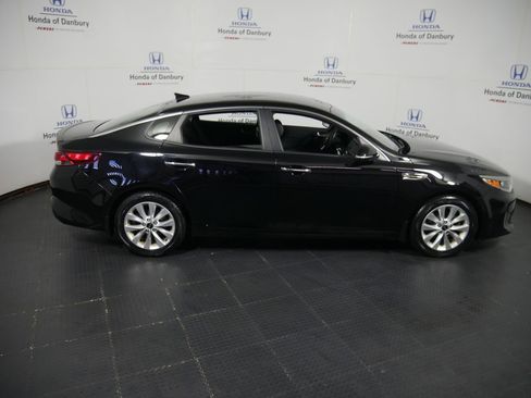 Used 2018 Kia Optima S image 3