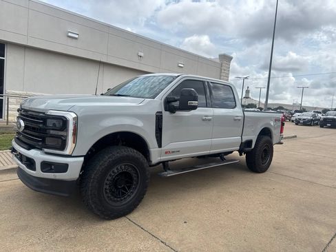 Used 2025 Ford F250 Platinum AWD/4WD image 1
