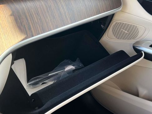 Used 2025 Mercedes-Benz GLC 300 4MATIC image 9