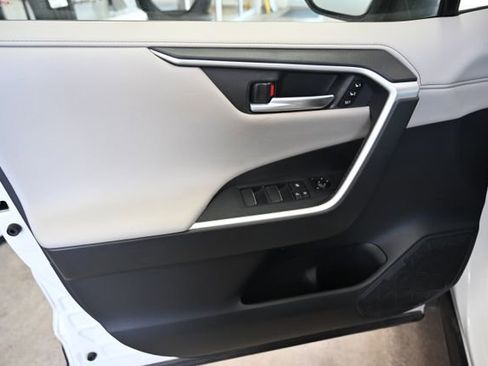 Used 2019 Toyota RAV4 Limited w/ Advanced Technology Package AWD/4WD image 27