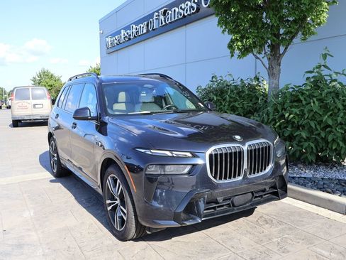Used 2023 BMW X7 xDrive40i w/ M Sport Package AWD/4WD image 46