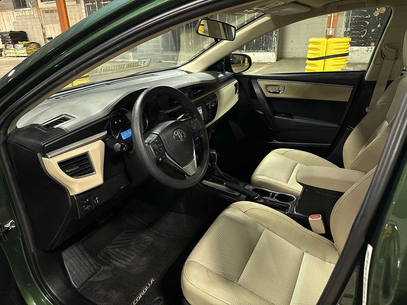 Used 2015 Toyota Corolla LE FWD image 28