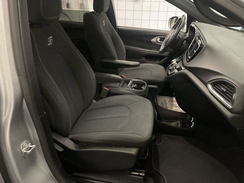 Used 2018 Chrysler Pacifica Touring Plus w/ S Appearance Package FWD image 20