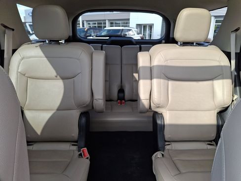 Certified 2022 Ford Explorer Limited w/ Limited Technology Package image 19