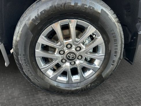 Used 2025 Toyota Tacoma Limited AWD/4WD image 9