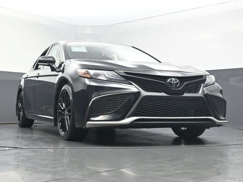 Used 2022 Toyota Camry XSE FWD image 43
