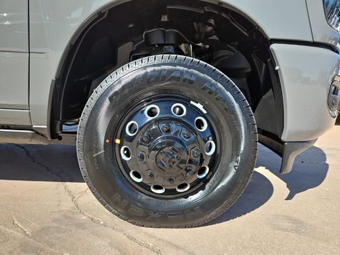 New 2026 RAM 3500 Laramie AWD/4WD image 10