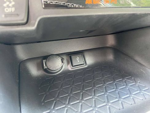 Used 2022 Toyota RAV4 LE AWD/4WD image 24