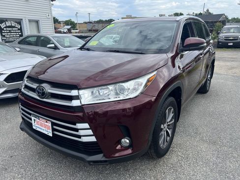 Used 2018 Toyota Highlander XLE AWD/4WD image 3