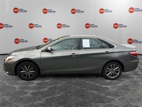 Used 2016 Toyota Camry SE w/ Moonroof Package image 5