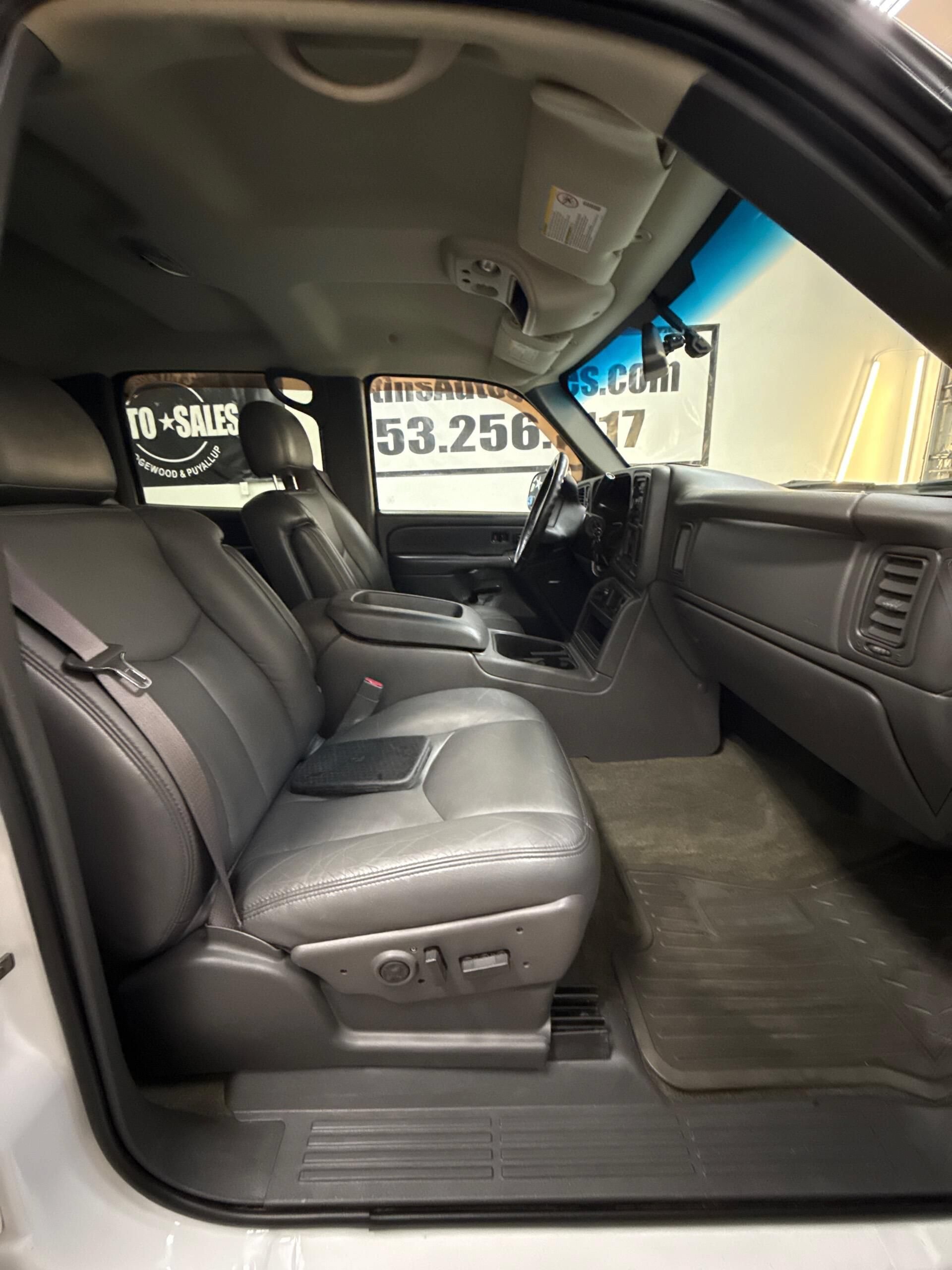 Used 2005 Chevrolet Silverado 3500 LT w/ Heavy-Duty Power Package AWD/4WD image 2