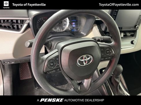 Used 2022 Toyota Corolla LE image 25