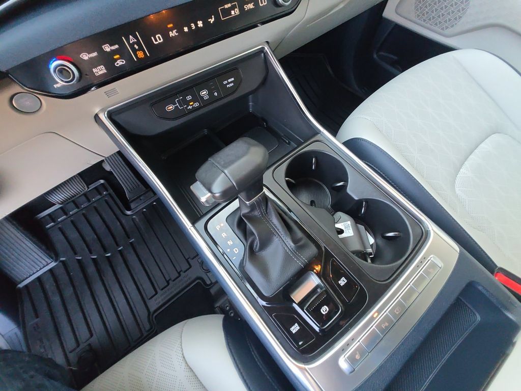 Used 2026 Kia Carnival EX FWD image 24