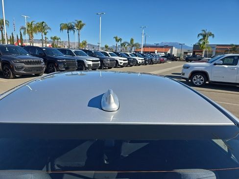 Used 2023 Nissan Versa SV image 12