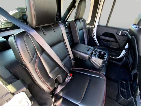 Used 2021 Jeep Wrangler Unlimited Rubicon AWD/4WD image 18