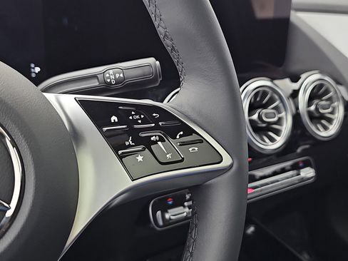 Certified 2025 Mercedes-Benz GLA 250 4MATIC image 36