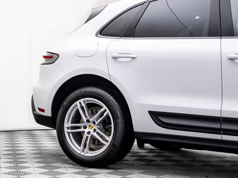 Certified 2026 Porsche Macan AWD/4WD image 34