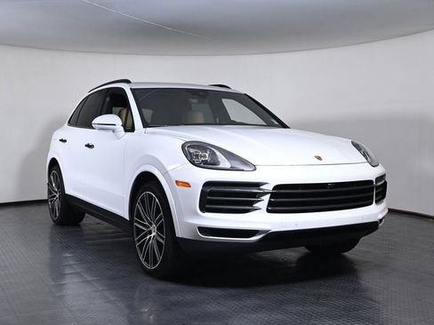 Certified 2023 Porsche Cayenne Platinum Edition AWD/4WD image 9