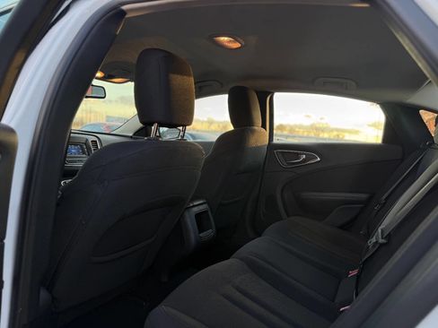 Used 2015 Chrysler 200 Limited image 9