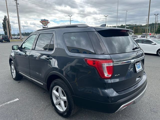 Used 2017 Ford Explorer XLT w/ Equipment Group 202A AWD/4WD image 4