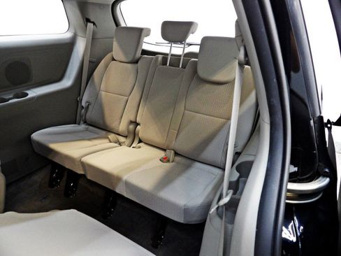 Used 2018 Kia Sedona L FWD image 10