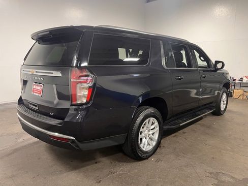 Used 2023 Chevrolet Suburban LT image 3