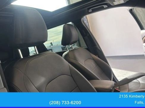 Used 2025 Subaru Forester Sport image 33