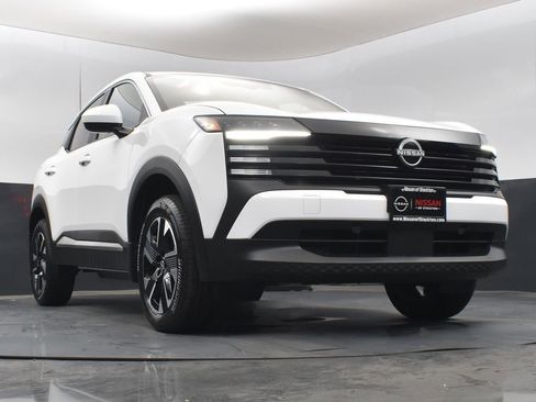 New 2025 Nissan Kicks SV image 36