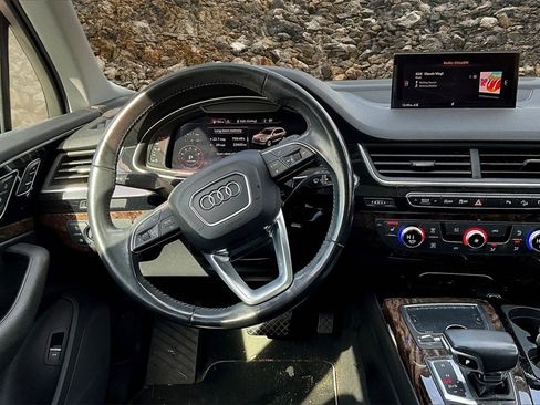 Used 2017 Audi Q7 3.0T Premium Plus w/ Premium Plus Package image 4