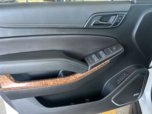 Used 2019 Chevrolet Suburban Premier image 9