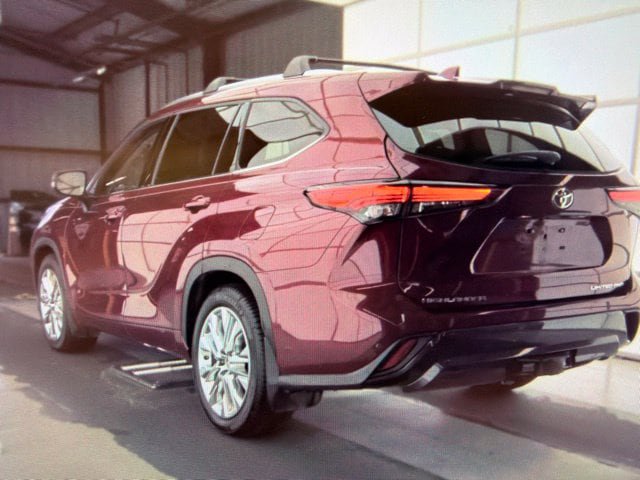 Used 2023 Toyota Highlander Limited AWD/4WD image 4