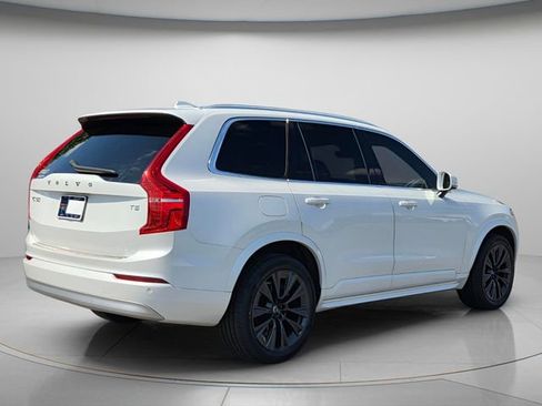 Used 2022 Volvo XC90 T5 Momentum w/ Climate Package FWD image 7