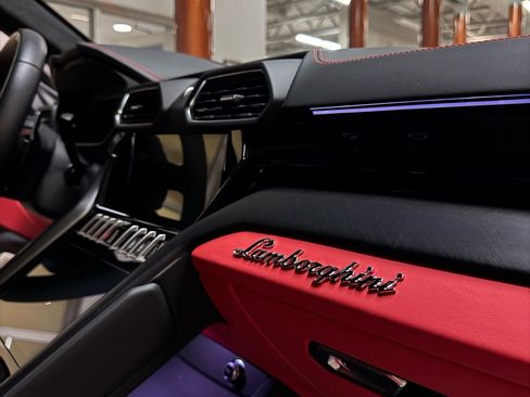 Used 2022 Lamborghini Urus image 12