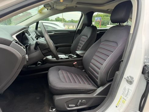 Used 2015 Ford Fusion SE w/ Equipment Group 201A FWD image 9
