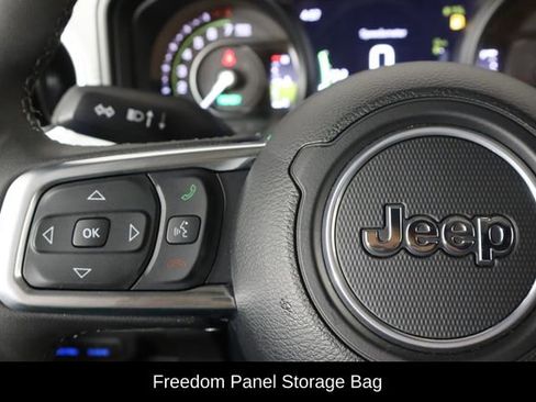 Used 2025 Jeep Wrangler Unlimited Sahara AWD/4WD image 8