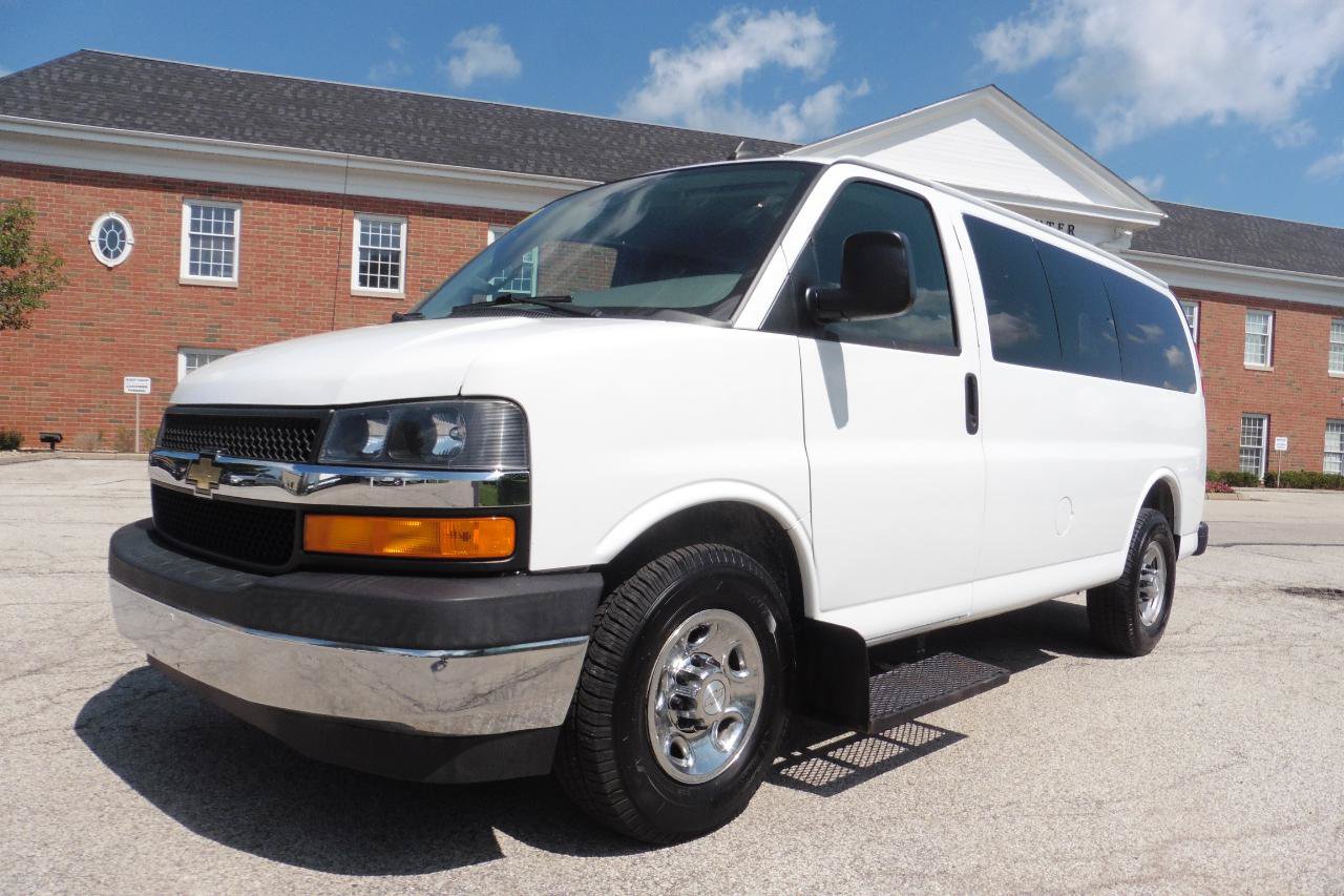Used 2017 Chevrolet Express 2500 LT w/ LT Preferred Equipment Group RWD image 6