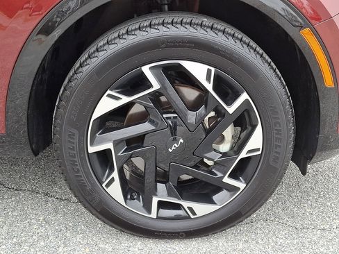 Used 2025 Kia Sportage SX image 8