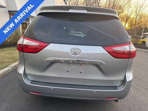 Used 2015 Toyota Sienna Limited Premium image 3