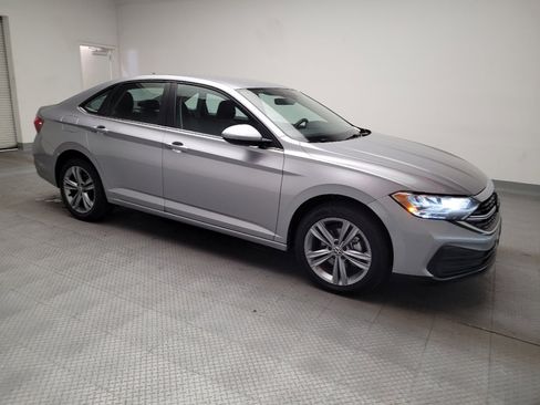 Used 2024 Volkswagen Jetta SE image 11