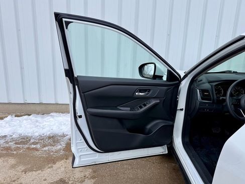 Used 2024 Nissan Rogue SV image 13